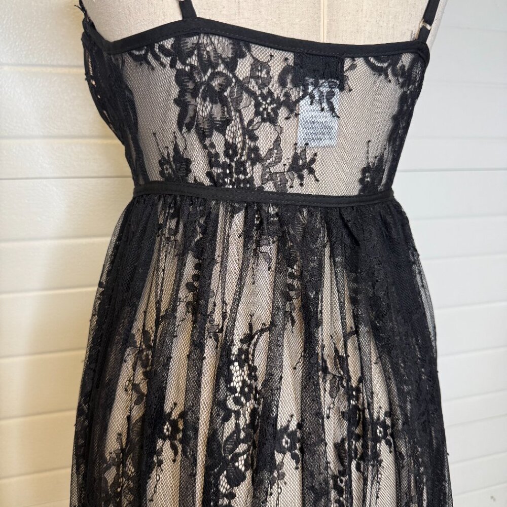 Arinee Black Lace Long Robe - Picture 4 of 5